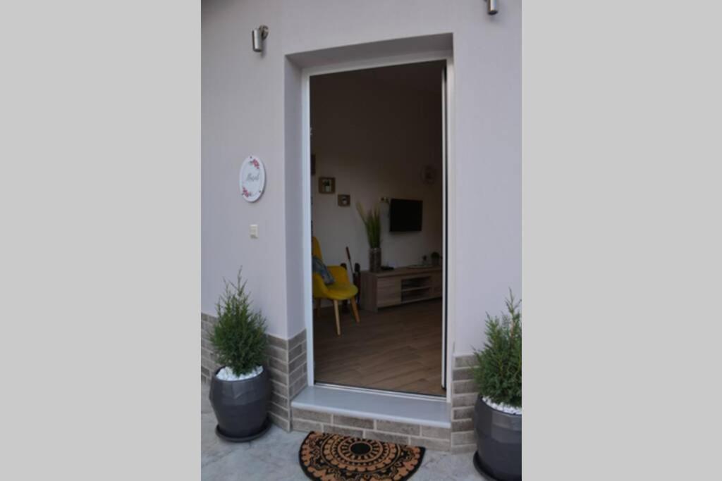 Marieli Apartment Perama  Bagian luar foto