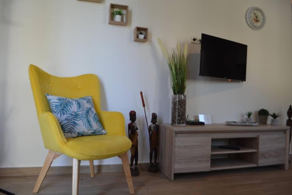 Marieli Apartment Perama  Bagian luar foto