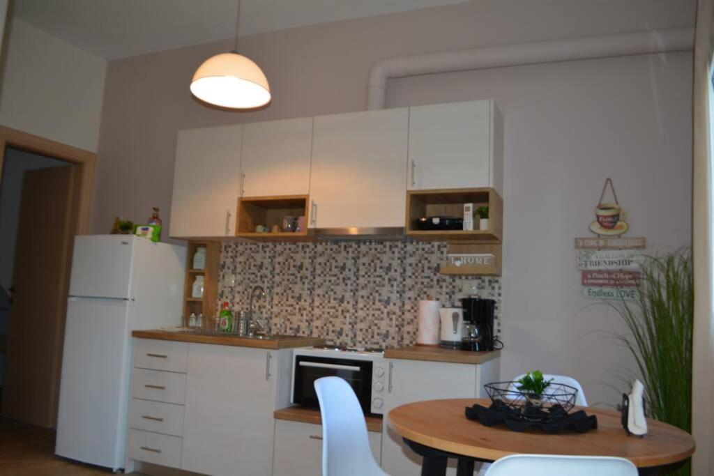 Marieli Apartment Perama  Bagian luar foto