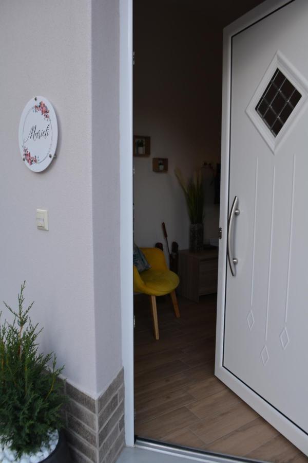 Marieli Apartment Perama  Bagian luar foto